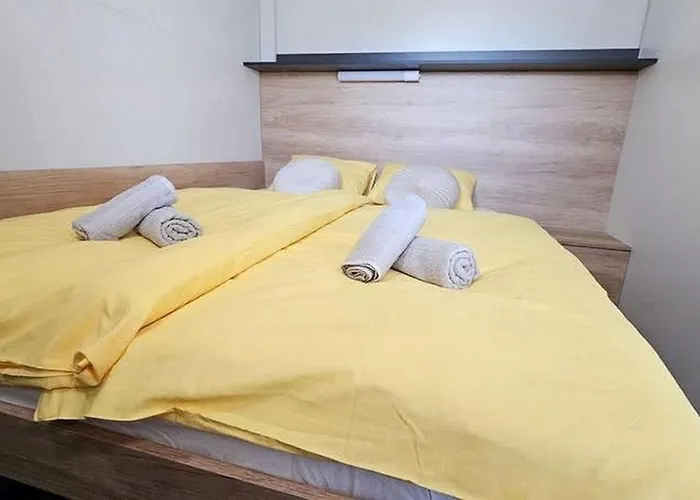 Apartman Family-friendly With Swimming Pools Pirovac, Sibenik - 24497 Pirovac